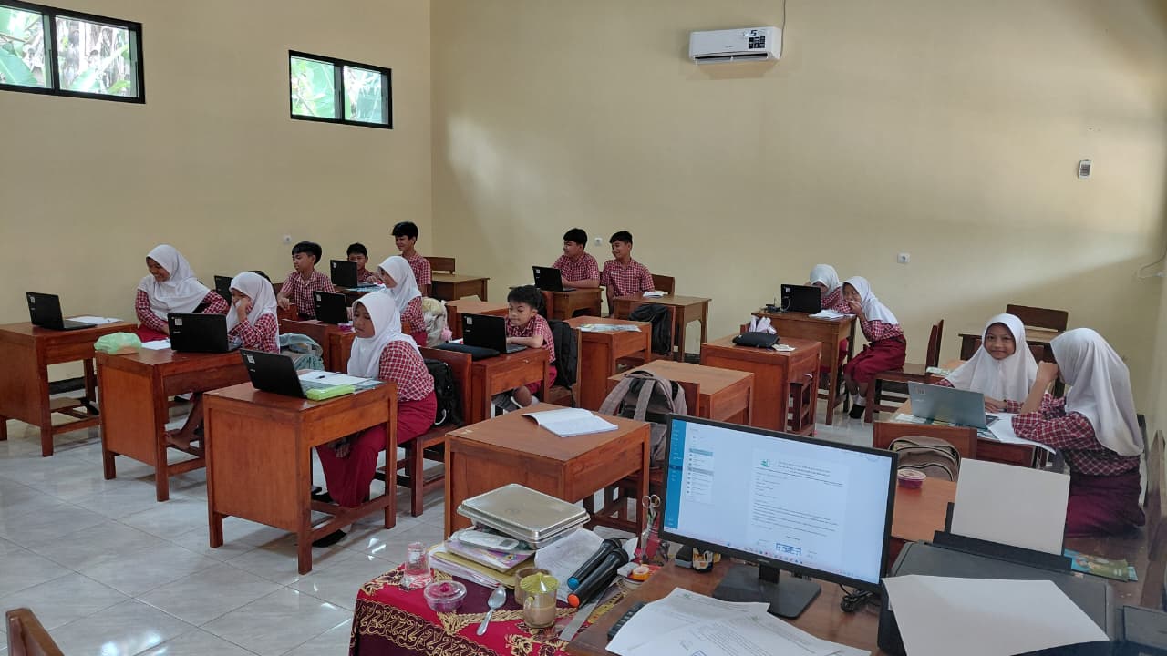 Pembelajaran menggunakan laptop